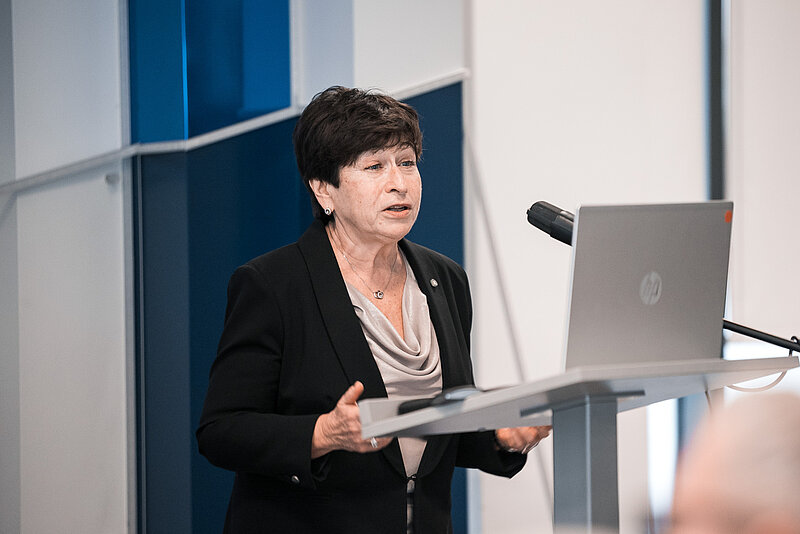 Latvijai saglabājas augsts konkurētspējas zaudēšanas risks, bet jaunieši nākotnē raugās optimistiskāk